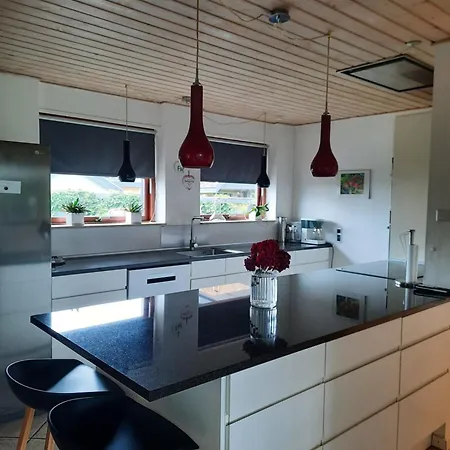 Stort Hus I Rolige Omgivelser * Fredericia