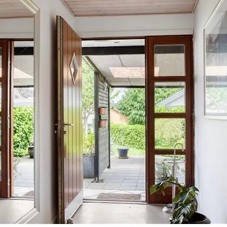 Villa Stort Hus I Rolige Omgivelser